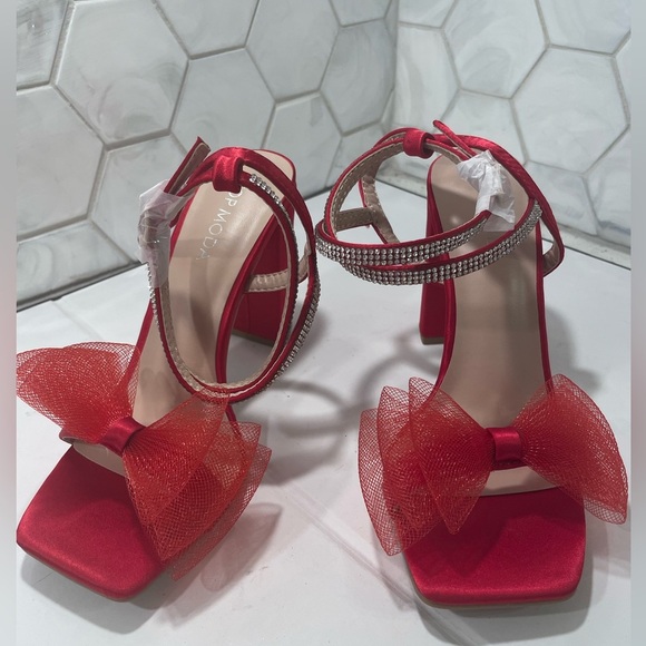 Top Moda RED Satin And Rhinestone Agatha Block Heels Bow Size 6.5 New / Box - Picture 2 of 9